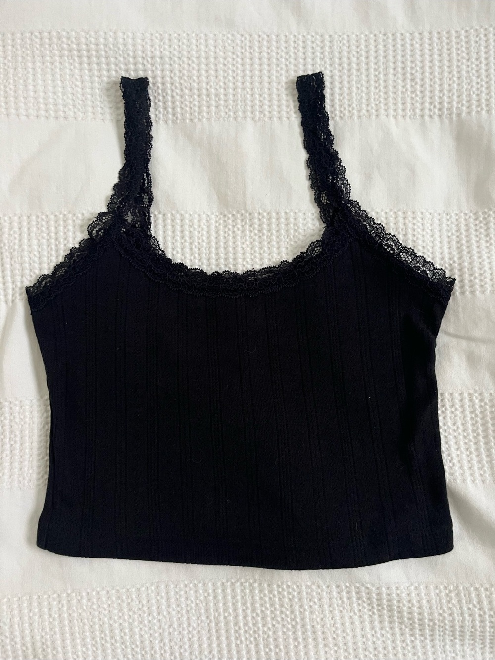 URBAN OUTFITTERS black lace cropped cami